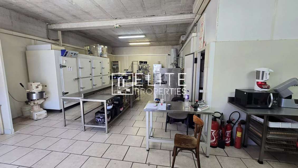 LOCAL COMMERCIAL DE 144m² – RDC – MOUGINS