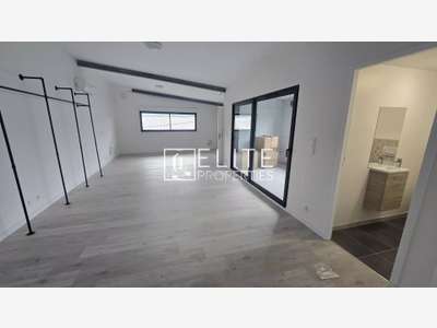 Loue local commercial de 83m² + parkings à Mougins