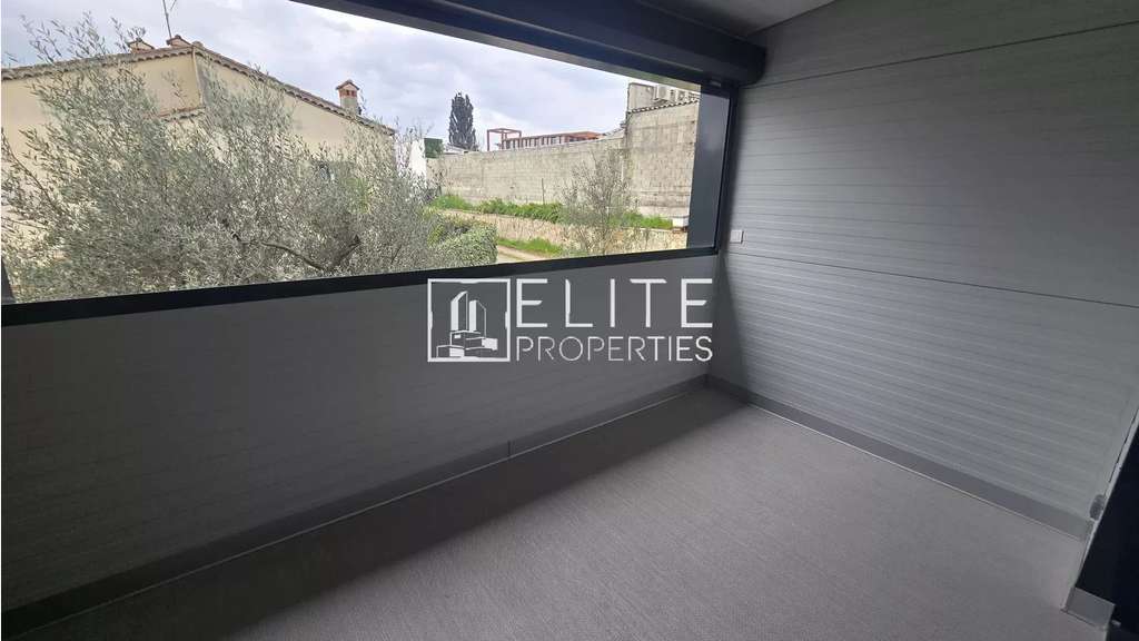 Loue local commercial de 83m² + parkings à Mougins