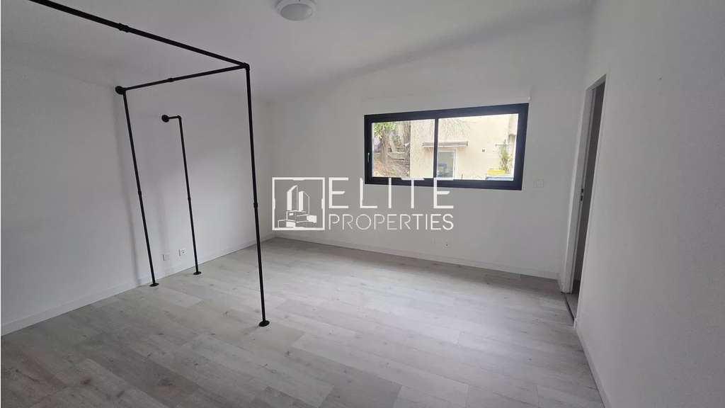 Loue local commercial de 83m² + parkings à Mougins