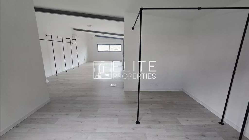 Loue local commercial de 83m² + parkings à Mougins