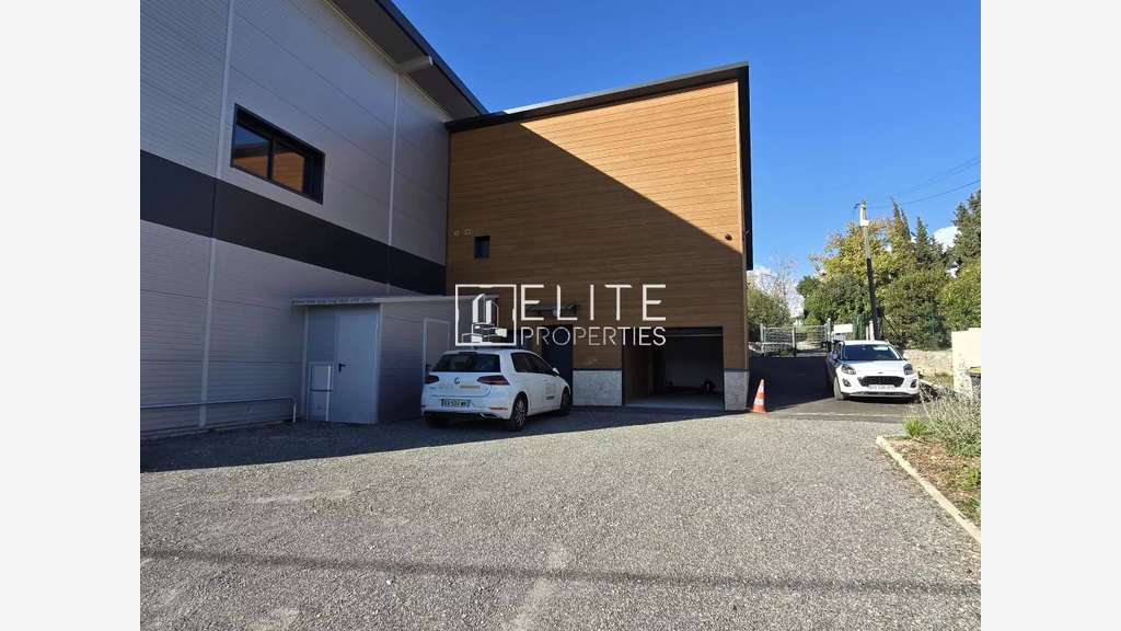 LOCAL COMMERCIAL DE 56m² NEUF + GARAGE – RDC – MOU