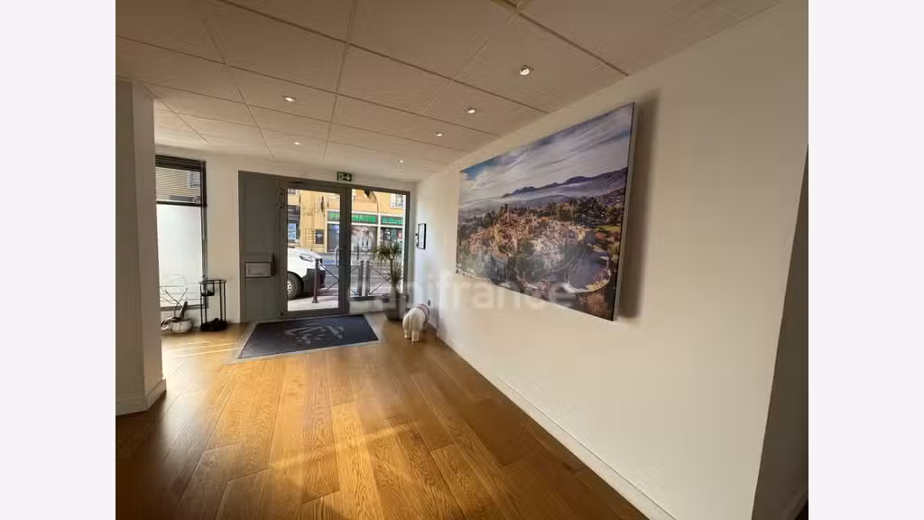 A louer local commercial de 114m² à Mougins centre