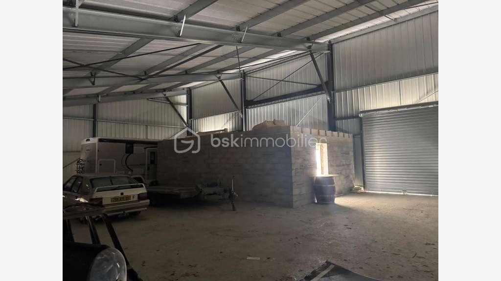 A louer local commercial 250m² en ZA Moulin-Neuf