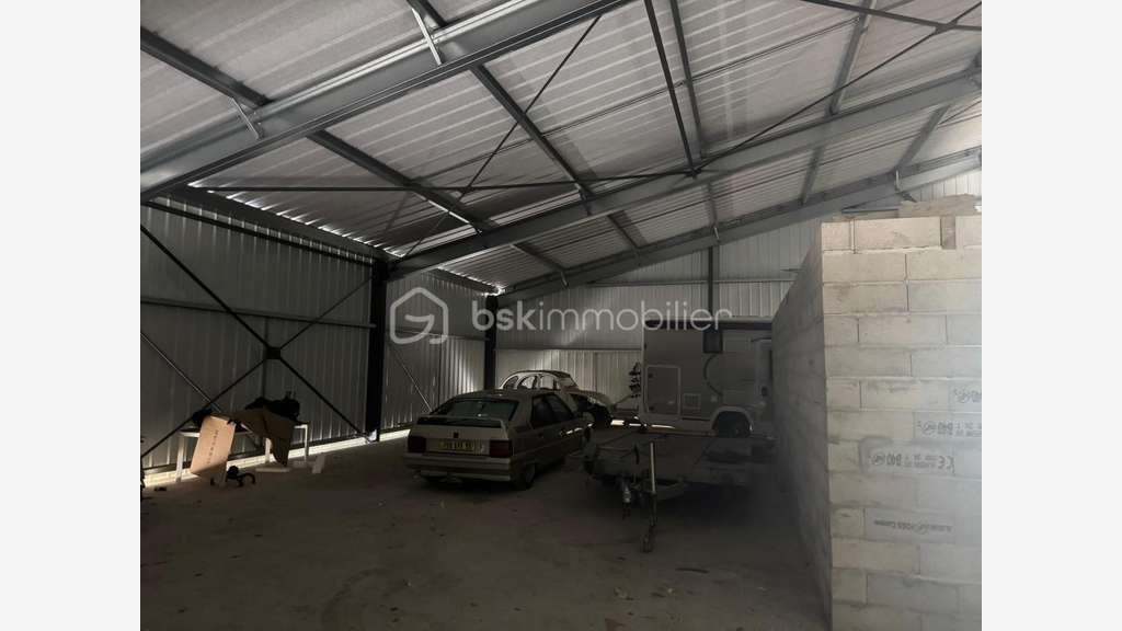 A louer local commercial 250m² en ZA Moulin-Neuf
