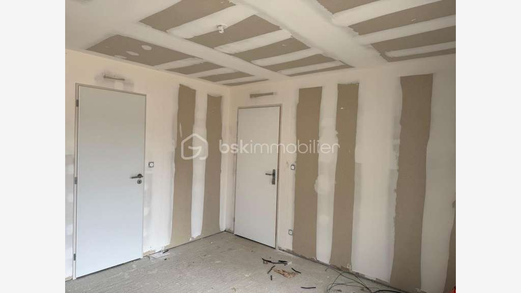 A louer local cial ou artisanal 125m² Moulin Neuf