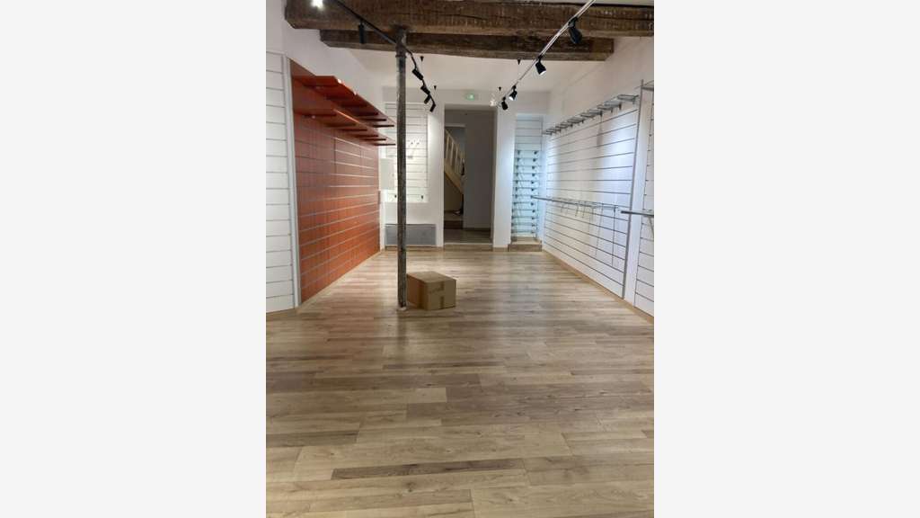 Location local commercial 65m² à Moulins centre