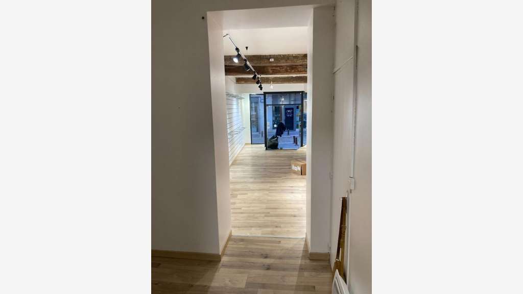 Location local commercial 65m² à Moulins centre
