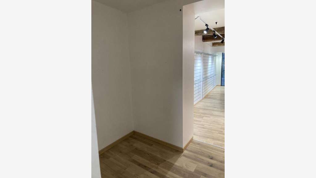 Location local commercial 65m² à Moulins centre