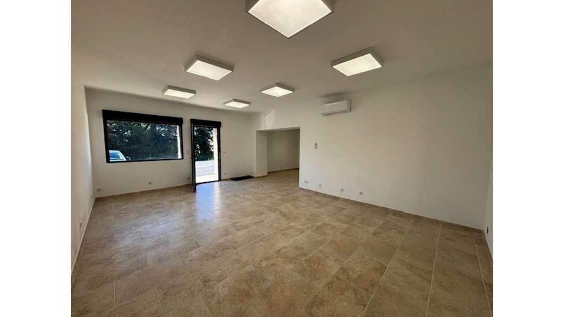 MOURIÈS - LOCAL COMMERCIAL à louer