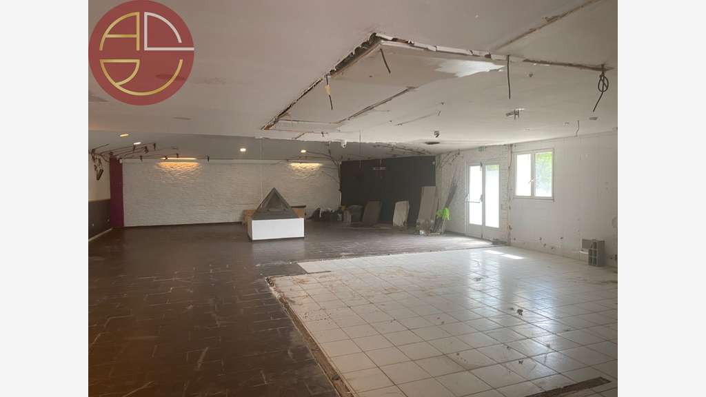 Location local commercial 315m² à Muret