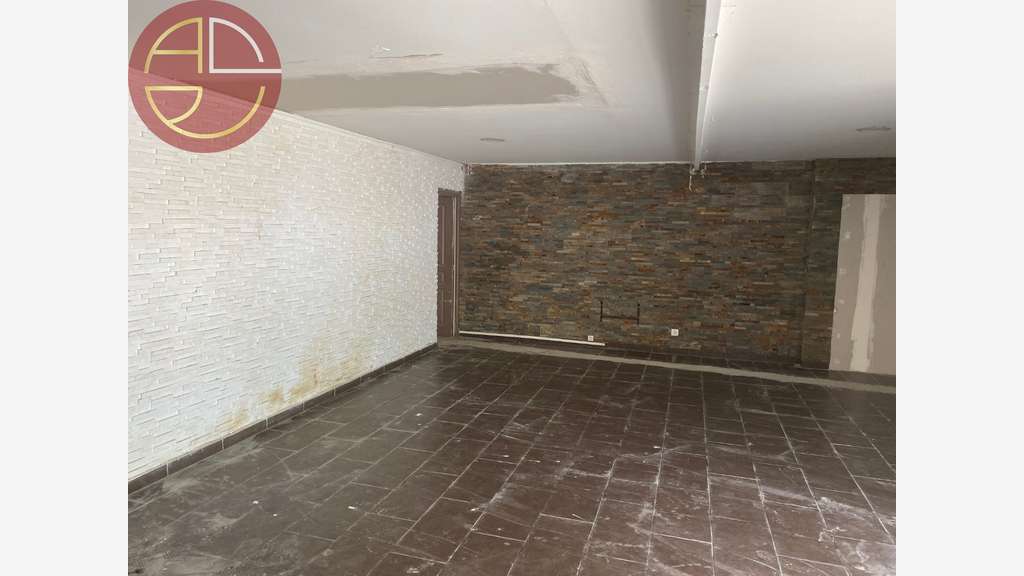 Location local commercial 315m² à Muret