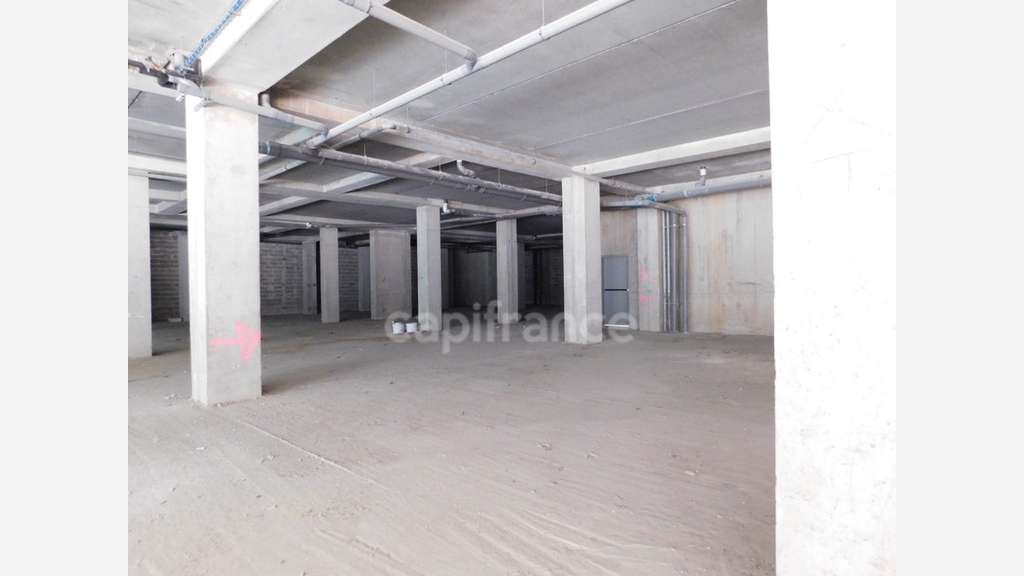 Local commercial 2 000m² à louer à Nancy centre