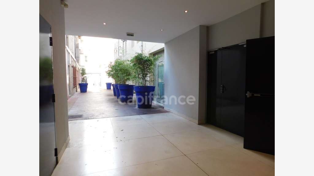 Local commercial 2 000m² à louer à Nancy centre
