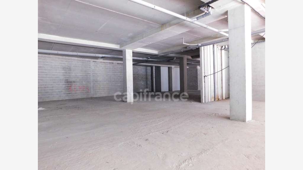 Local commercial 2 000m² à louer à Nancy centre
