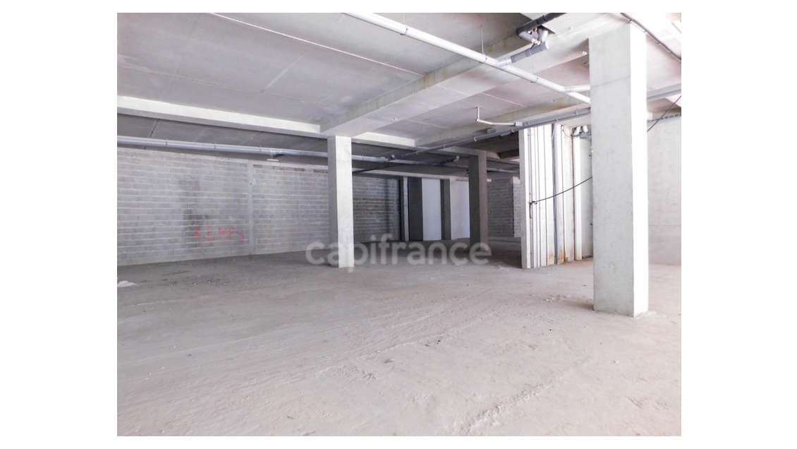 Local commercial 2 000m² à louer à Nancy centre