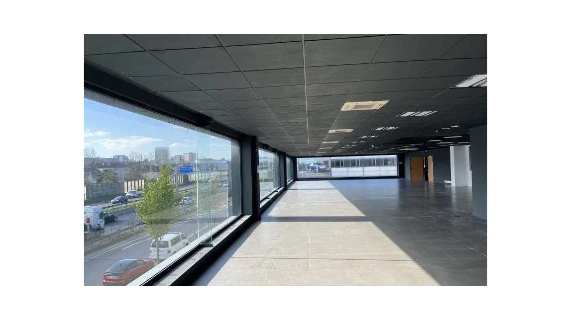 Loue activité bureau/showroom 1819m² à Nanterre