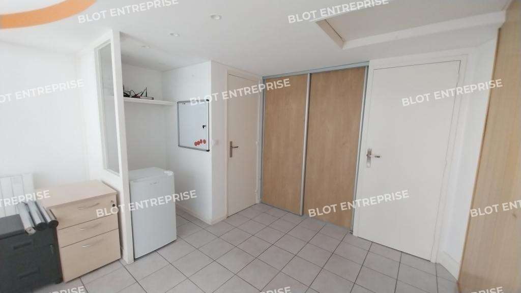 A louer locaux commerciaux 26m² à Nantes Graslin
