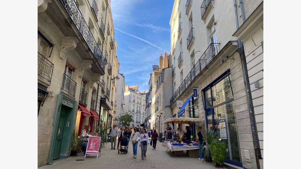 Local commercial 320m² à louer à Nantes centre