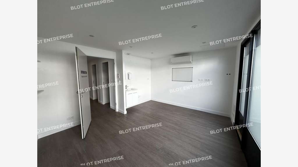 A louer locaux 95m² avec terrasse à Nantes Nord