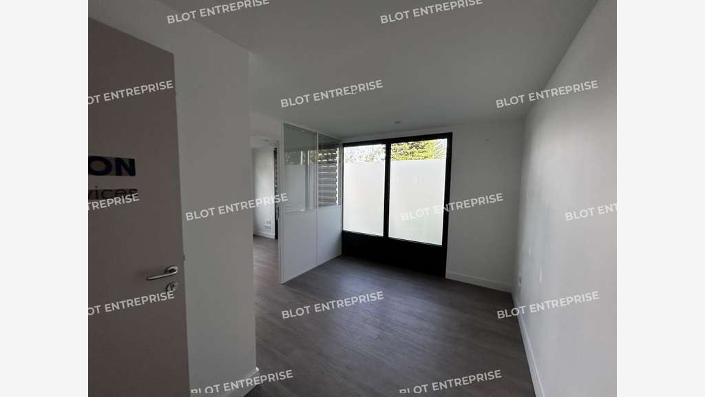 A louer locaux 95m² avec terrasse à Nantes Nord