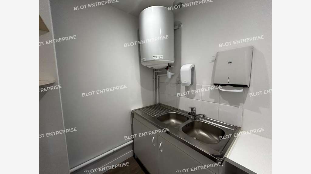 A louer locaux 95m² avec terrasse à Nantes Nord