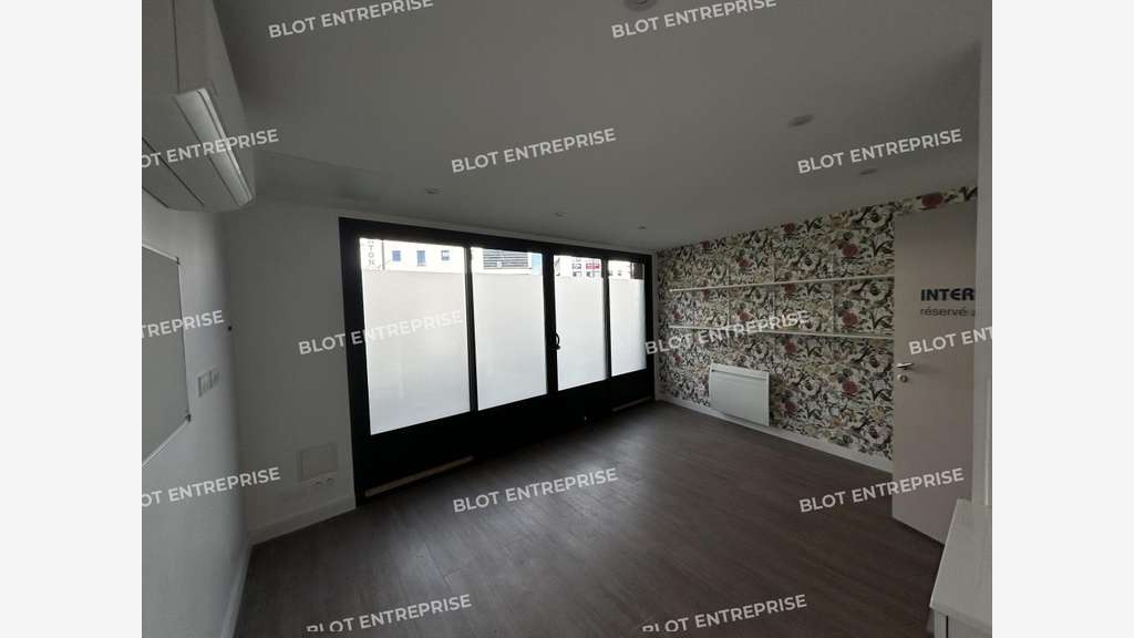 A louer locaux 95m² avec terrasse à Nantes Nord