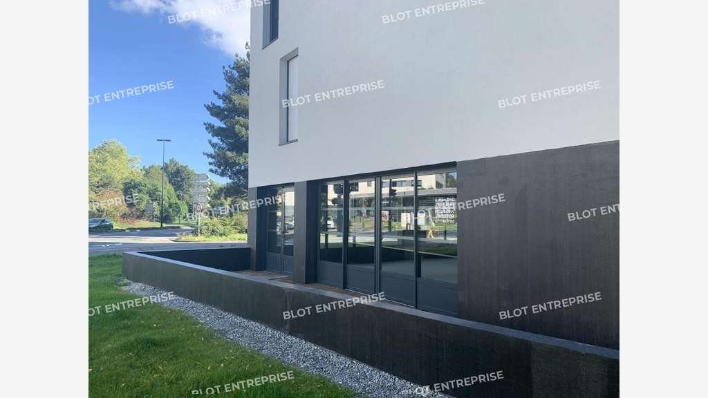 A louer locaux 95m² avec terrasse à Nantes Nord