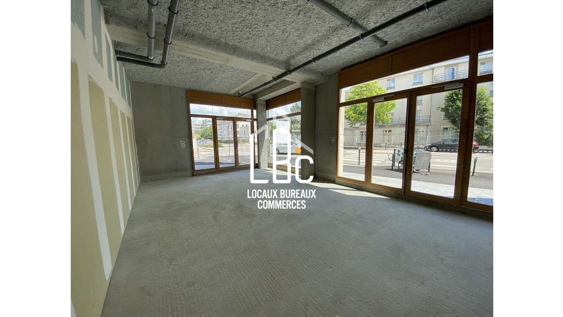 Local commercial neuf 120m² à louer à Nantes Est