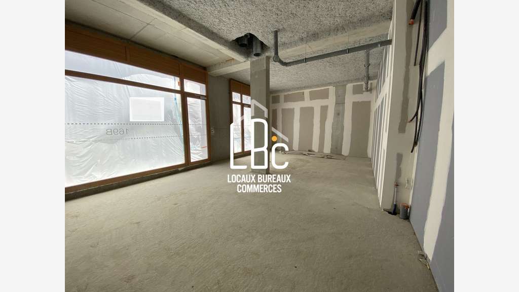 Local commercial neuf 120m² à louer à Nantes Est