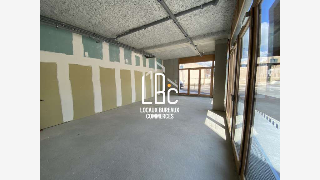 Local commercial neuf 120m² à louer à Nantes Est