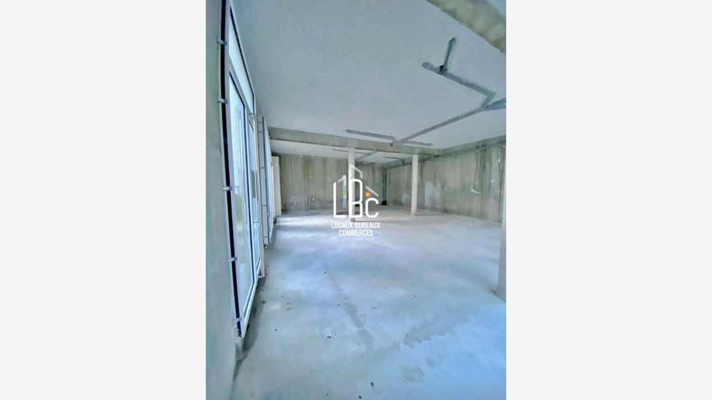 À louer local commercial 116m² Ile de Nantes CHU