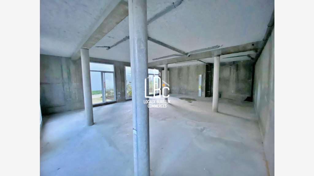 À louer local commercial 116m² Ile de Nantes CHU