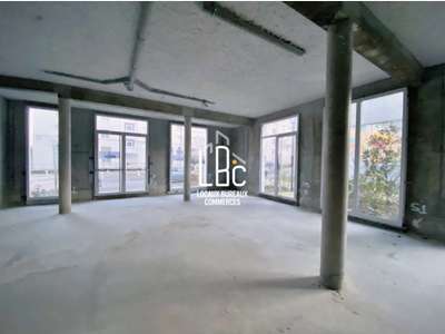 À louer local commercial 116m² Ile de Nantes CHU