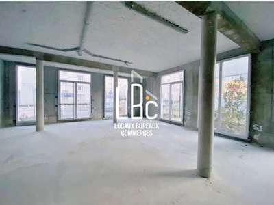 À louer local commercial 116m² Ile de Nantes CHU