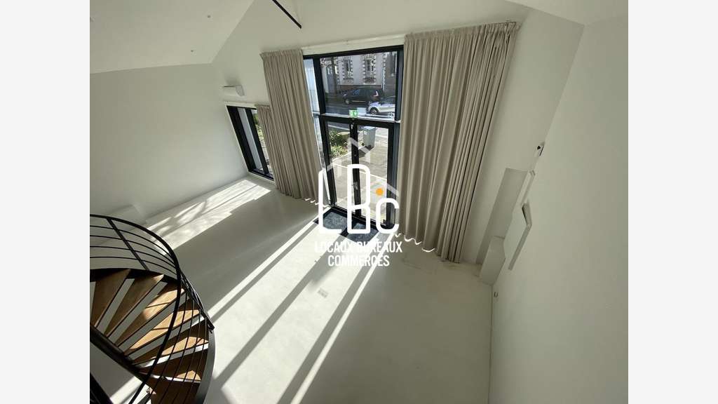 A louer local commercial meublé 95m² à Nantes