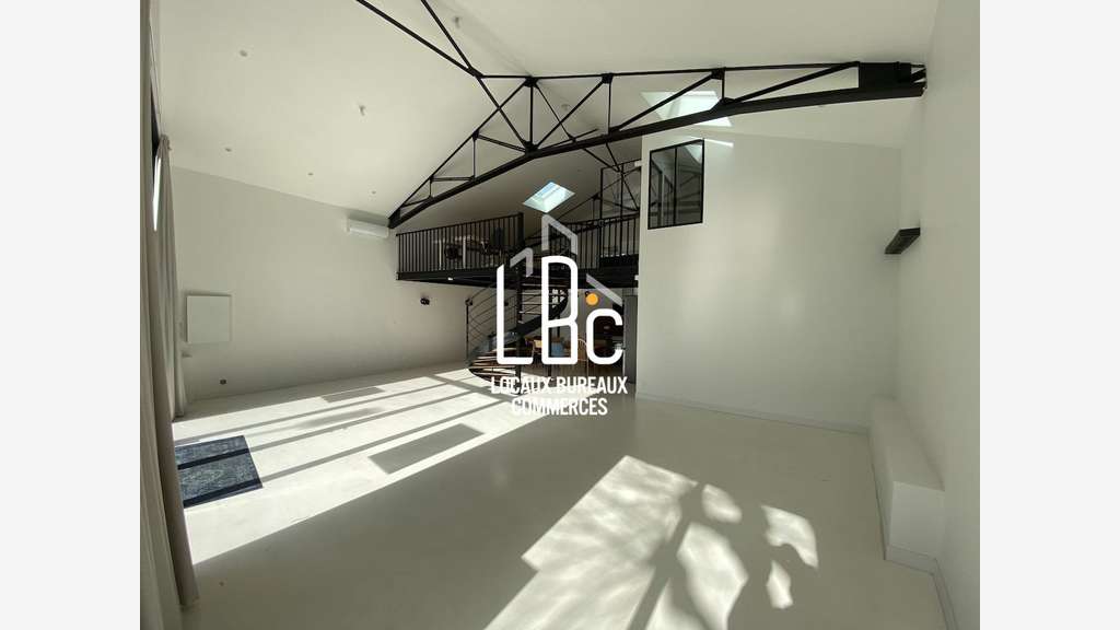 A louer local commercial meublé 95m² à Nantes