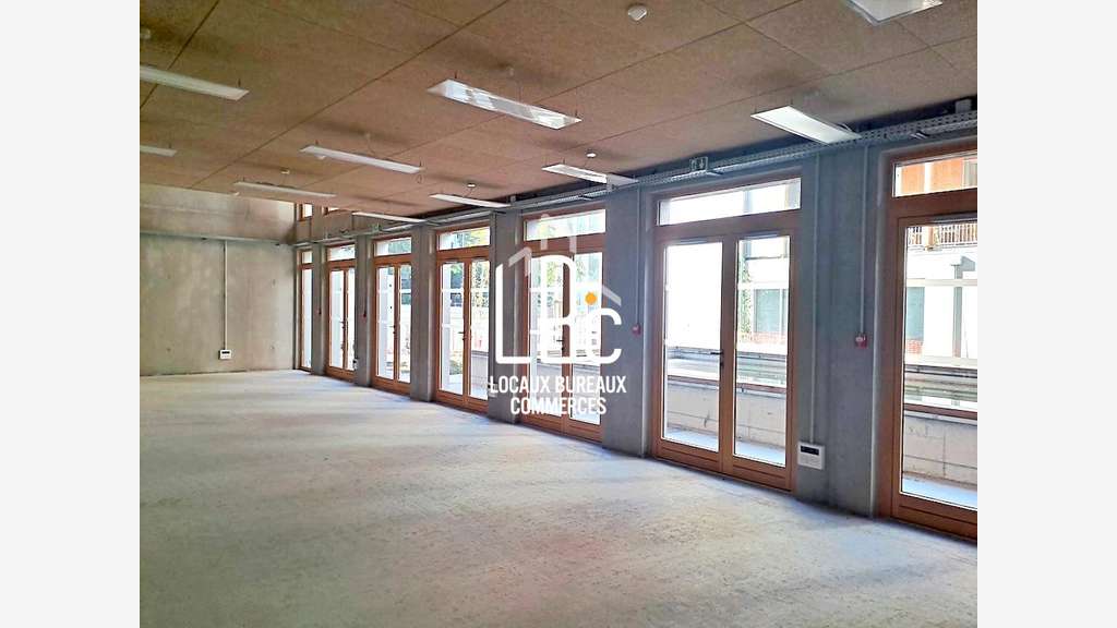 A louer local commercial 251m² Île de Nantes