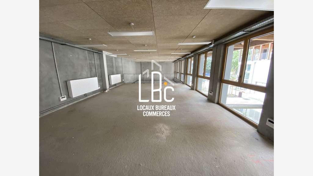 A louer local commercial 251m² Île de Nantes