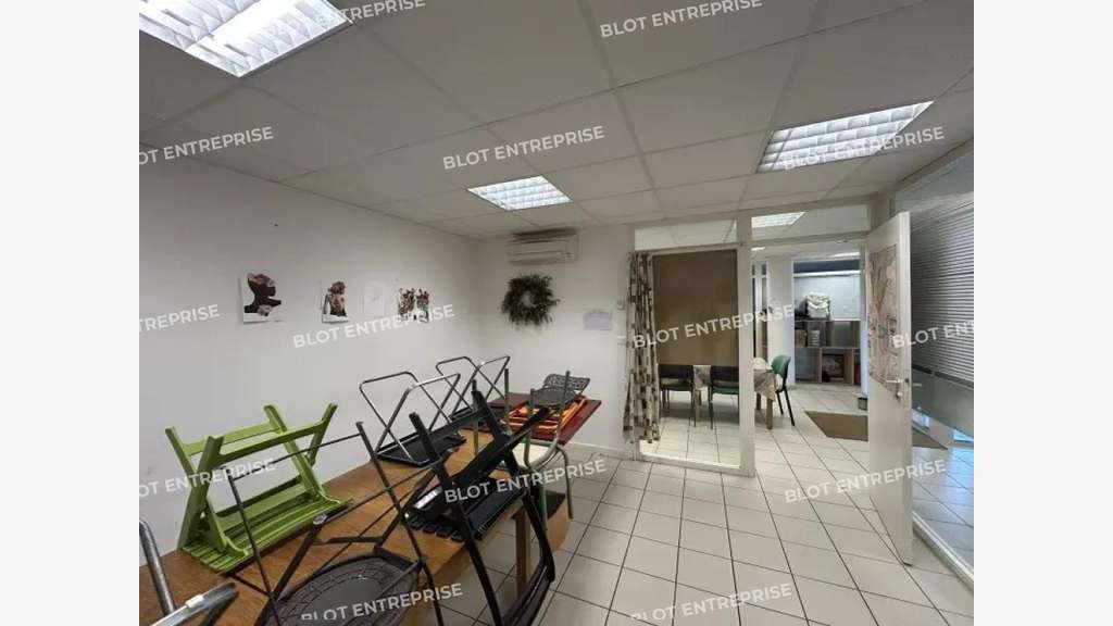 A louer locaux commerciaux de 172m² à Nantes