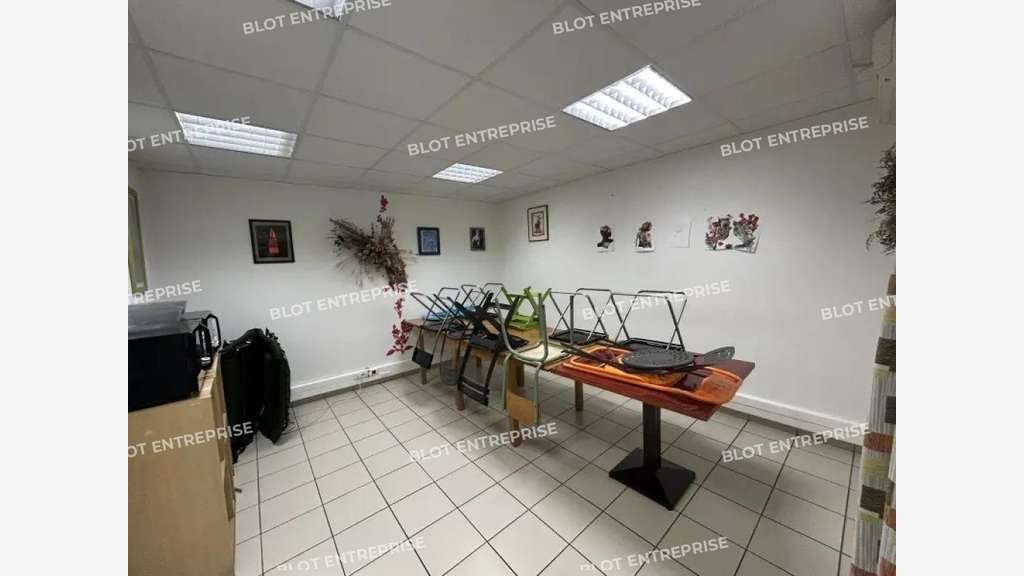 A louer locaux commerciaux de 172m² à Nantes