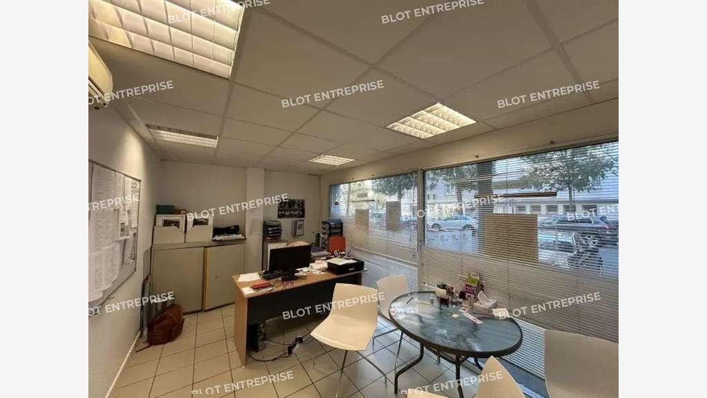 A louer locaux commerciaux de 172m² à Nantes