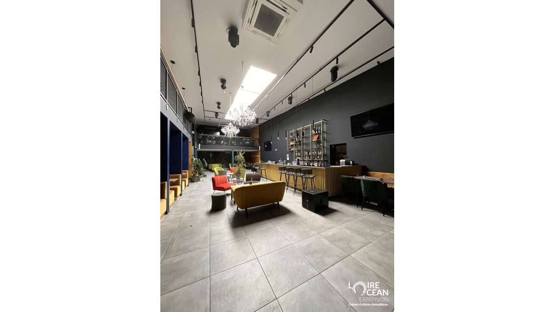 Local restauration 486m² parking à louer à Nantes