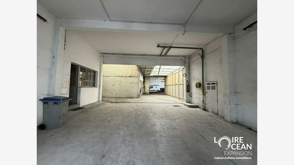 Local commercial 600m² à louer à Nantes Gare Sud