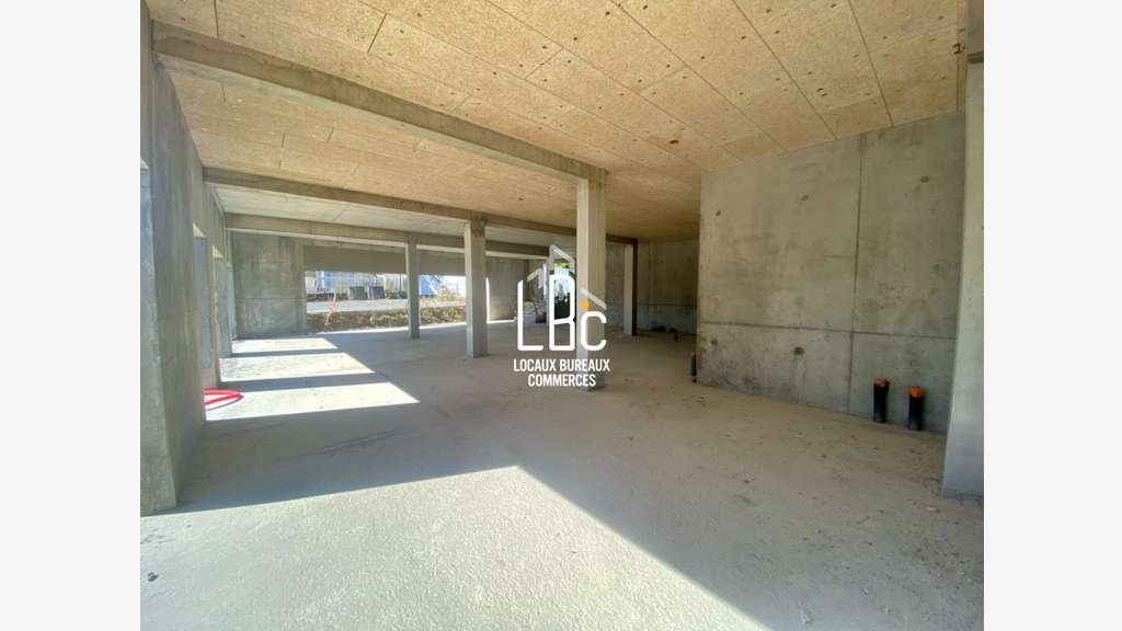 A louer local commercial 275m² à Nantes Est