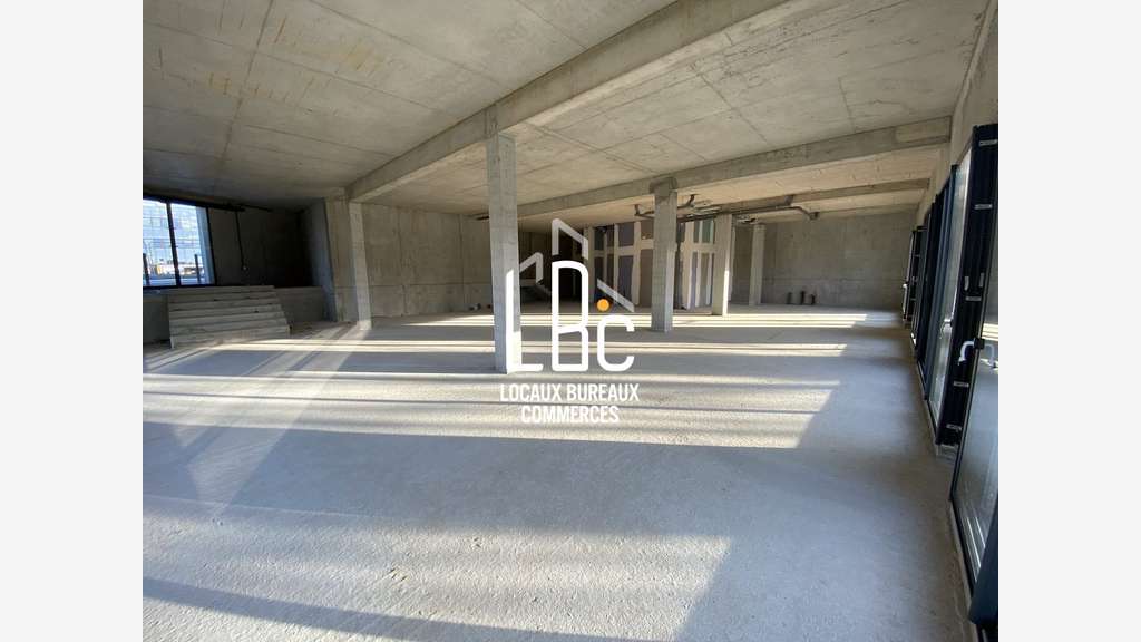 A louer local commercial 275m² à Nantes Est