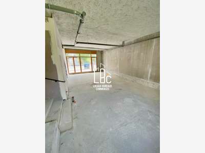A louer local commercial de 79.90m² à Nantes Est