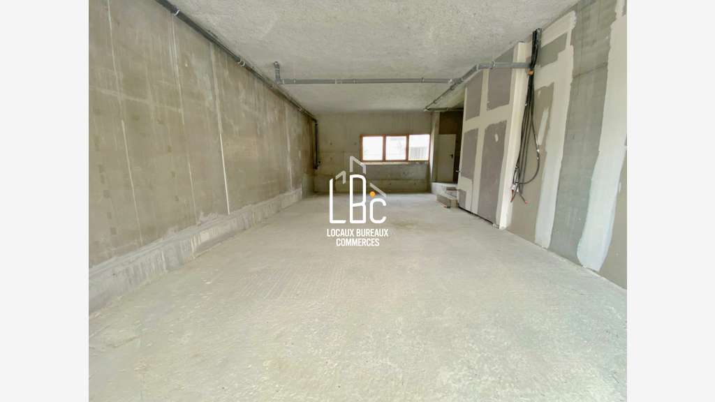 A louer local commercial de 79.90m² à Nantes Est