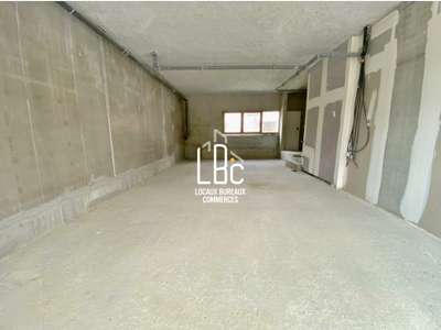 A louer local commercial de 79.90m² à Nantes Est
