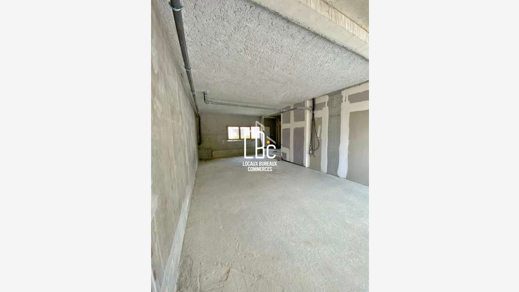 A louer local commercial de 79.90m² à Nantes Est